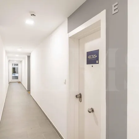 With Stunning Views And Parking By Rems *