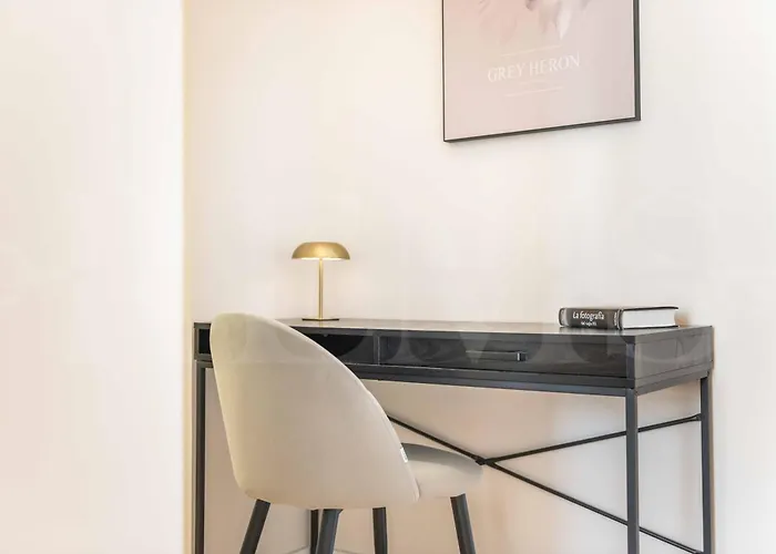 Apartamento With Stunning Views And Parking By Rems