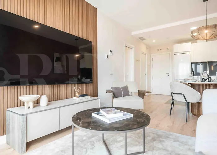 Apartamento With Stunning Views And Parking By Rems Málaga
