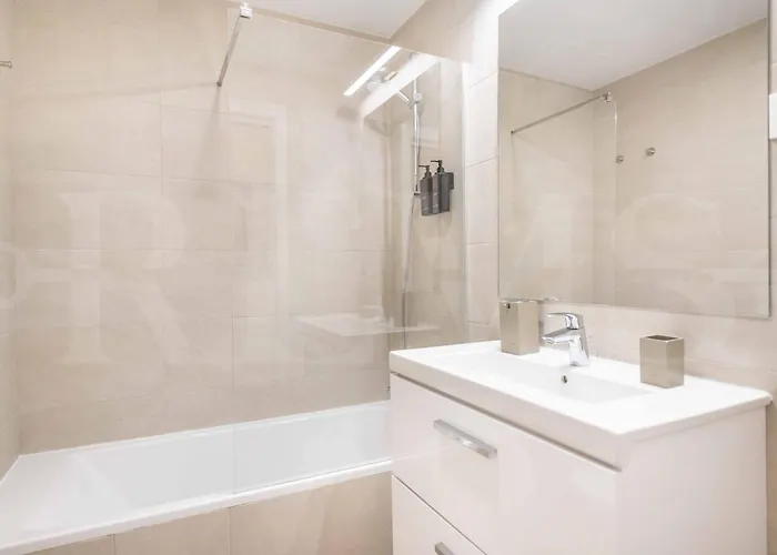 With Stunning Views And Parking By Rems Apartamento Málaga