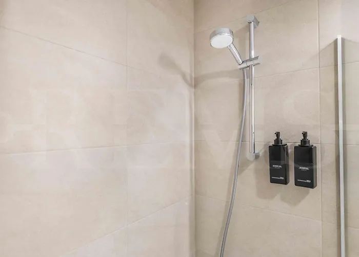 With Stunning Views And Parking By Rems Apartamento