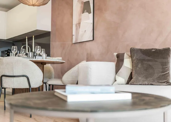 With Stunning Views And Parking By Rems Apartamento *